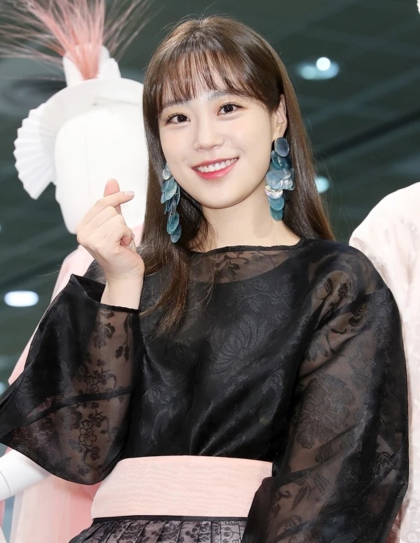 "약 9년 만에 처음으로" 카라 멤버 허영지, 일본 팬 미팅서 깜짝 놀랄 만한 소식 전했다 "약 9년 만에 처음으로" 카라 멤버 허영지, 일본 팬 미팅서 깜짝 놀랄 만한 소식 전했다