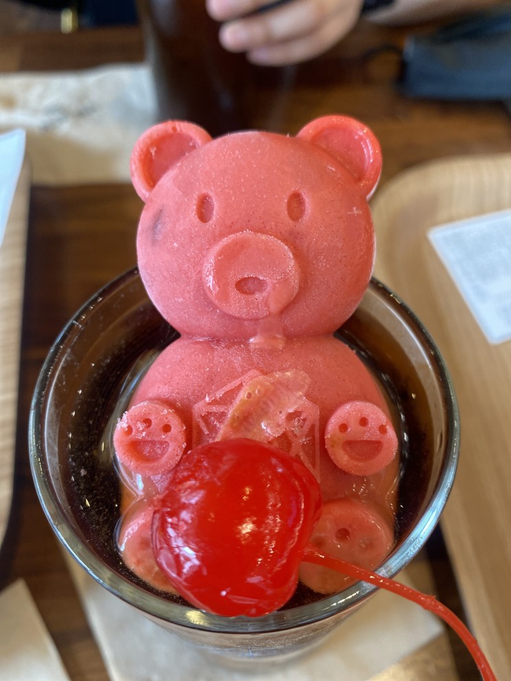 [성수 맛집] 오로라 베이커리 ::빵 맛집 & 귀여운 곰돌이 음료 후기/ 내돈내산