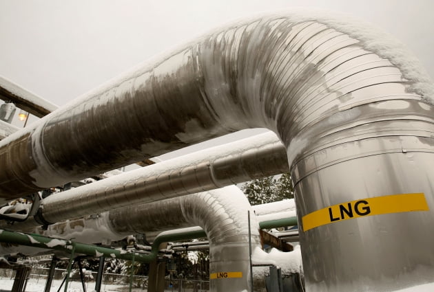 전략물자된 LNG,"무기 대신 에너지 파는 미국"