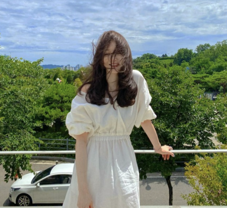  스타일리시한 사복 패션 요정! 강민경의 브랜드 아비에무아 원피스 코디