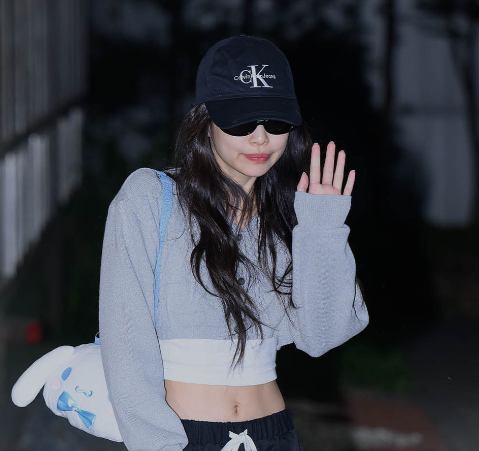  제니 공항패션 가디건 옷 가방 브랜드 어디꺼?