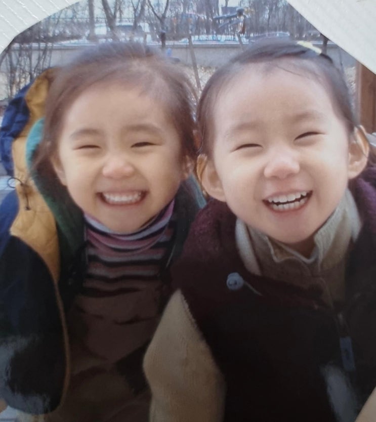"붕어빵 비주얼" 아이즈원 출신 이채연, 동생 채령 생일 맞아 어릴 적 사진 공개 "붕어빵 비주얼" 아이즈원 출신 이채연, 동생 채령 생일 맞아 어릴 적 사진 공개