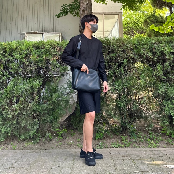  20대 남자 여자 대학생 비건 가방 브랜드 레더리X오정규 레더 크로스백 추천