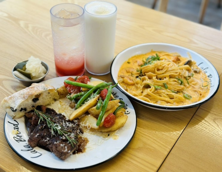  공릉역맛집. 라라브레드공릉점. 맛있는 디너 메뉴를 즐길 수 있는 공리단길 베이커리 카페.