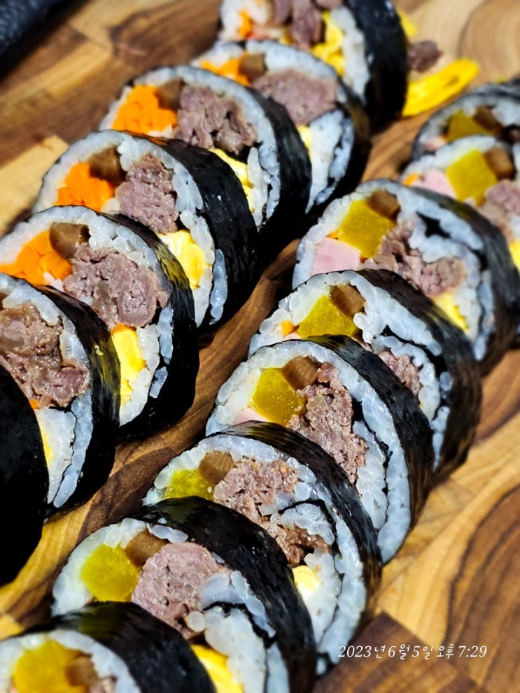  집밥먹기 ️김밥은 늘 맛있지.순대볶음 만들어 먹기.