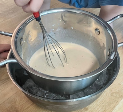  얼음 소금 흡열 수제 우유 아이스크림 만들기