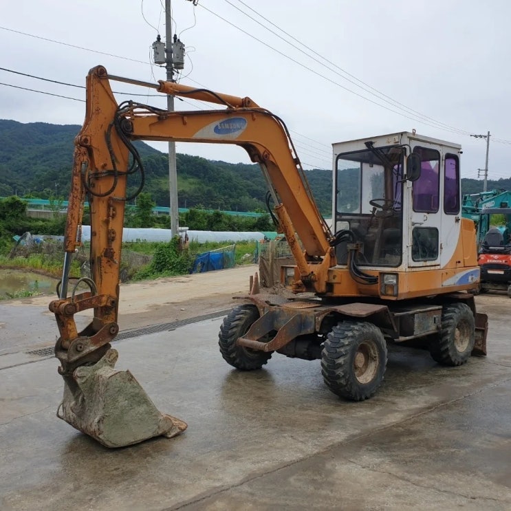 삼성 MX3W 1997년식 2000만원 판매합니다. (무서류장비) 삼성 MX3W 1997년식 2000만원 판매합니다. (무서류장비)