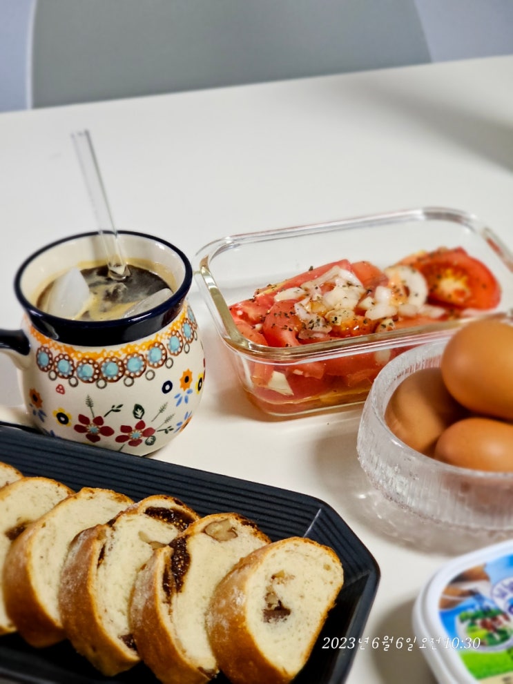  홈베이킹️무화과호두통밀빵(곁들임 토마토양파샐러드)