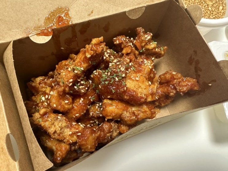  알싸한 마늘치킨 소스 추가한 엄청 큰 반반치킨 후기 ( 노랑통닭  메뉴 가격 )
