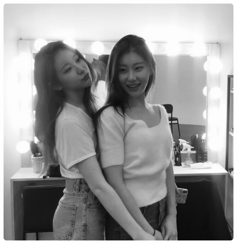 이채연 채령 자매 어린시절 과거 사진 아이즈원 출신 있지 솔로 활동