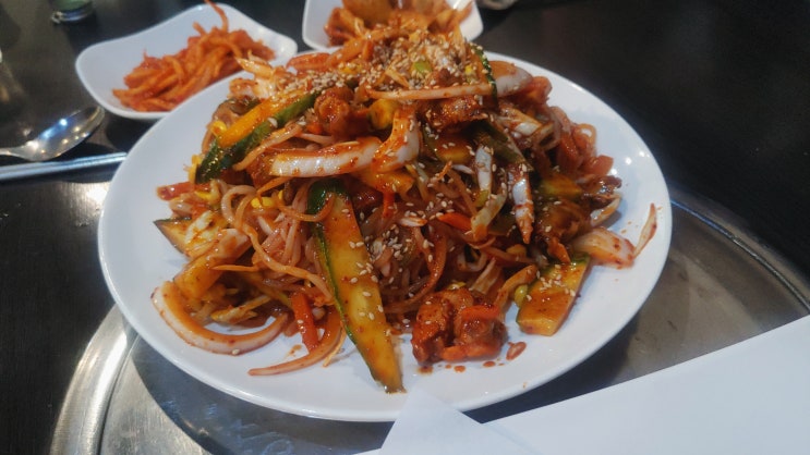 경기도 남양주시) 반주 - 골뱅이 쫄면 무침과 정말 맛있는 만두 경기도 남양주시) 반주 - 골뱅이 쫄면 무침과 정말 맛있는 만두
