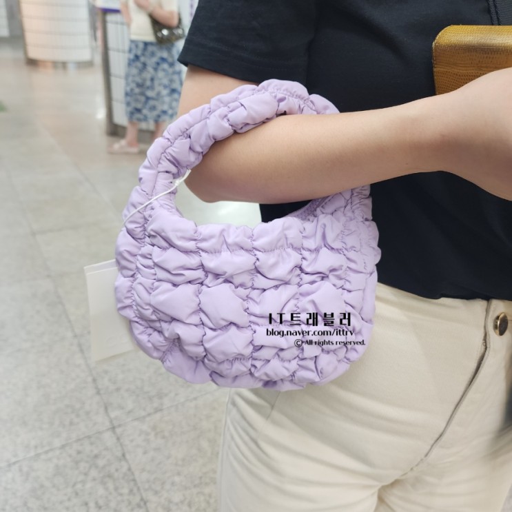 cos 가방 퀼팅백 마이크로사이즈 퍼플(보라색), 오버사이즈 크림색 구매 후기, 팝업스토어 매장 방문 후기