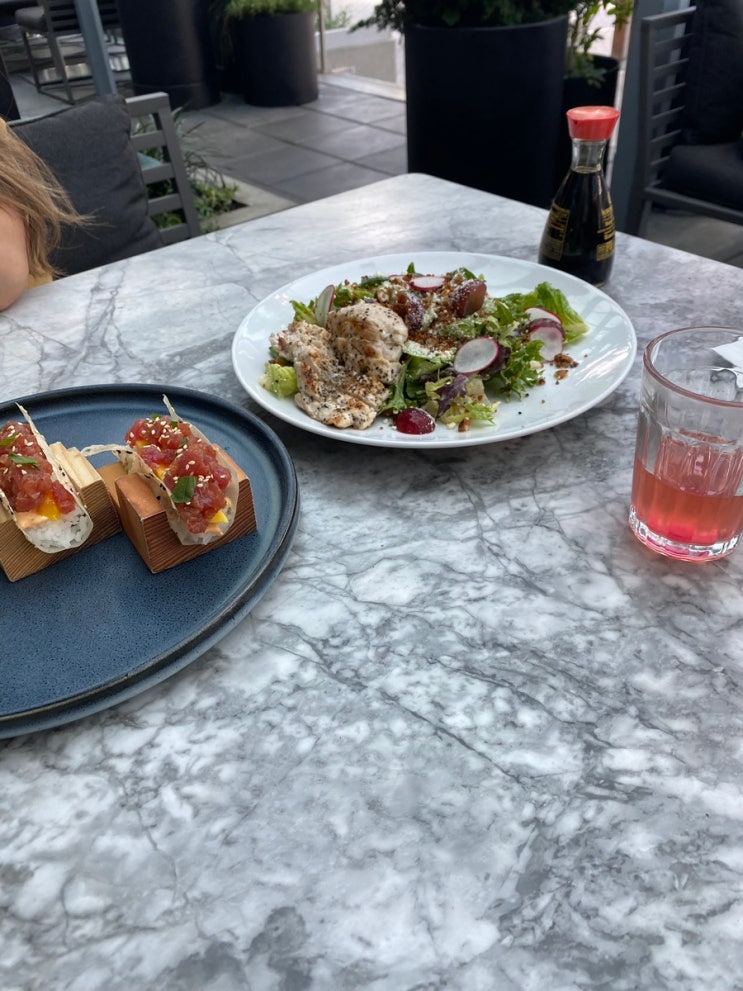  Earls kitchen bar / 메트로 타운 얼스 키친 바/ 얼스 해피아워/ 밴쿠버 로컬 레스토랑