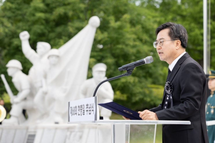 [경기도] 68회 현충일 맞은 <b>김동연</b> 도지사, “<b>보훈</b>은 기억... 