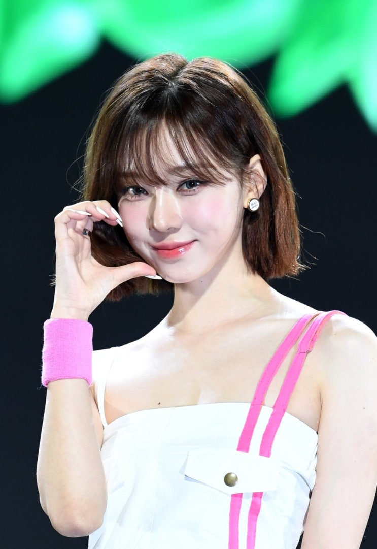 단발이 잘 어울리는 여자 아이돌은? 1위 에스파 윈터... 2위 르세라핌 김채원 단발이 잘 어울리는 여자 아이돌은? 1위 에스파 윈터... 2위 르세라핌 김채원
