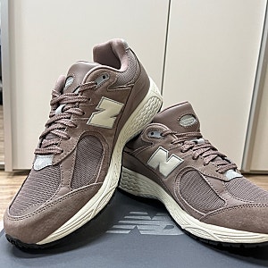 뉴발란스 2002R 브라운 입문 신발 추천