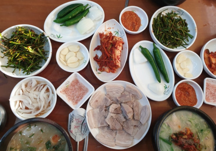  오랜만에 밀양돼지국밥 먹었어요~ 맛집인정