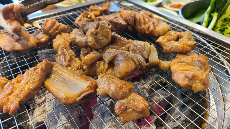  경기도 김포에서 양념갈비 맛집인 [태백산] 입니다.