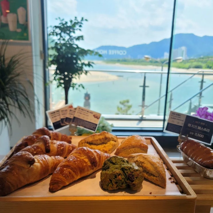 인제 내린천 뷰 맛집 커피홀 베이커리 인제스테이점