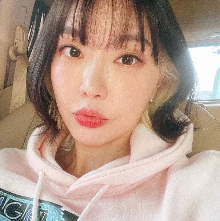 "한 번 하면 오래해" 레이디 제인, 10살 연하와 결혼에 과거 남다른 연애 기간 재조명 "한 번 하면 오래해" 레이디 제인, 10살 연하와 결혼에 과거 남다른 연애 기간 재조명