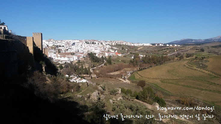  [론다(Ronda)] 1. 알모카바르 문(Puerta de Almocabar)에서 누에보 다리(Puente Nuevo)까지