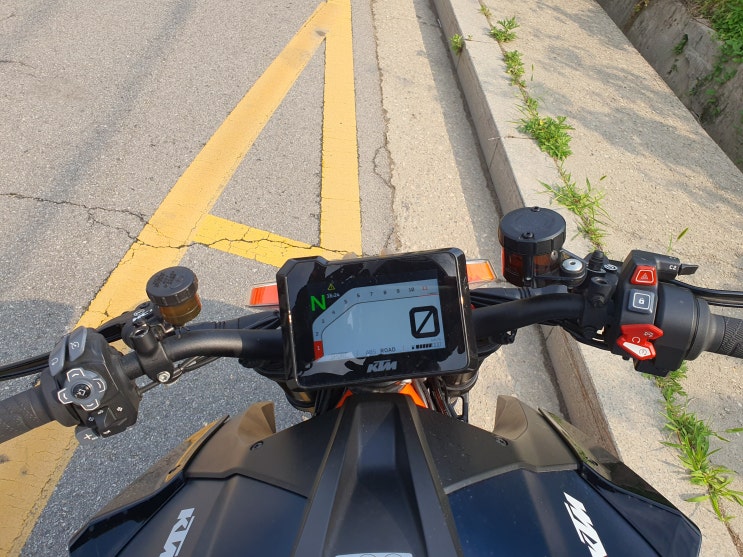  KTM 신형 슈퍼듀크 1290R 타봄