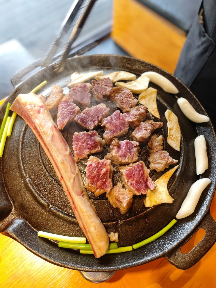  술을 부르는 논현역 맛집 곱창환전우대 논현 곱창과 양념 우대갈비