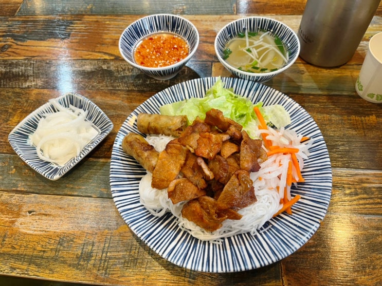  태릉입구역 맛집 베트남식당 씬머이! 숯불향 가득한 분짜 먹어봤어요~