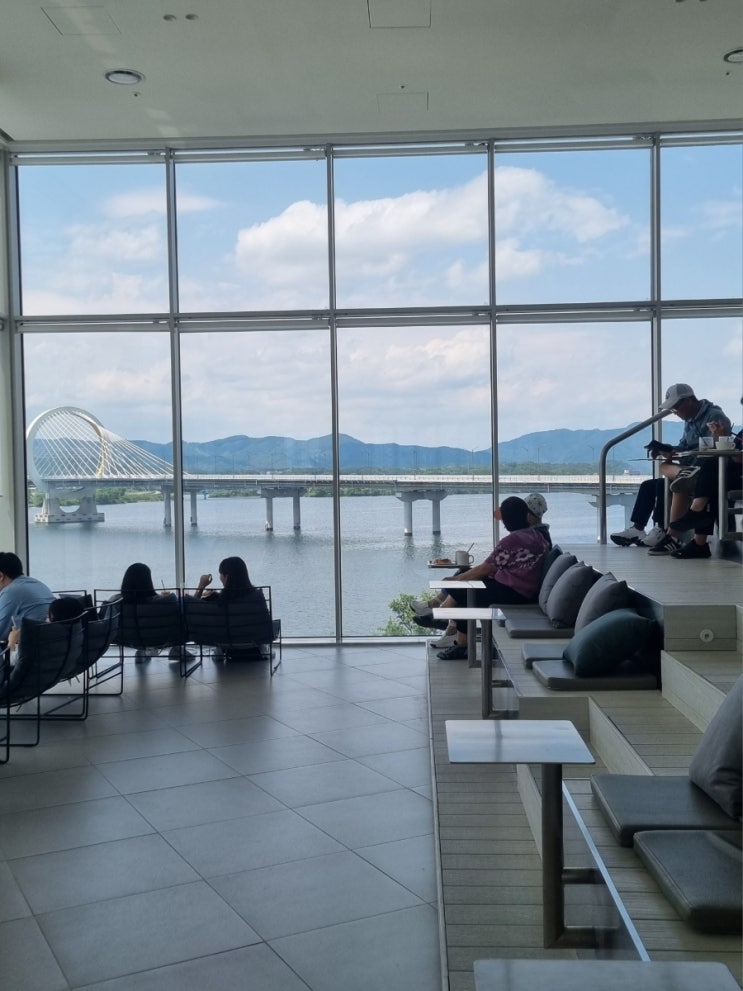  북한강이 보이는 춘천 대형카페, 리버레인(Riverain)