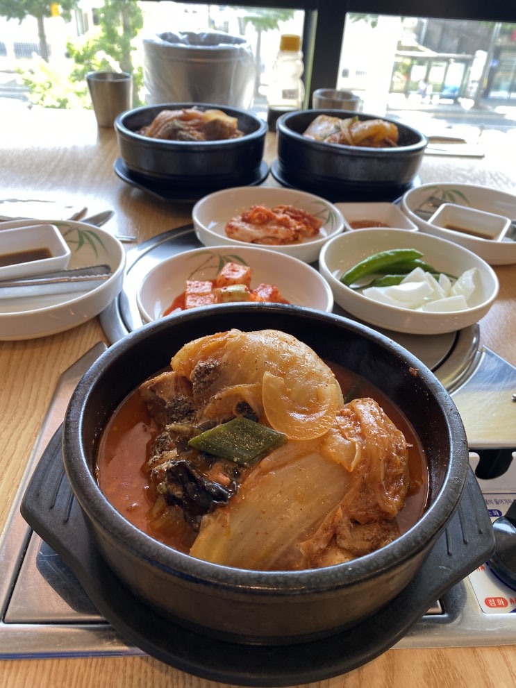 <군산 롯데몰 점심> 조촌동 호돌이 등뼈찜 감자탕. 한뚝배기 하실래예. 조촌동 감자탕 맛집