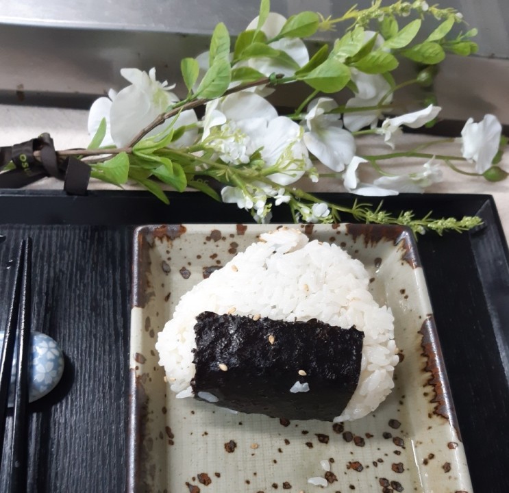 오카카 오니기리,,, 가쓰오부시로 만든 일본식 주먹밥