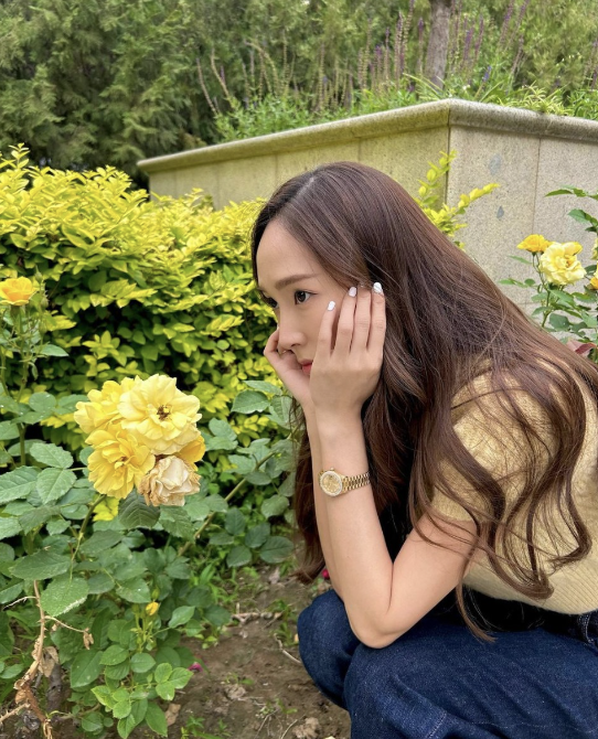  최근 화제의 주인공 제시카의 여름 데일리룩으로 케이블 반팔 니트 가디건 코디