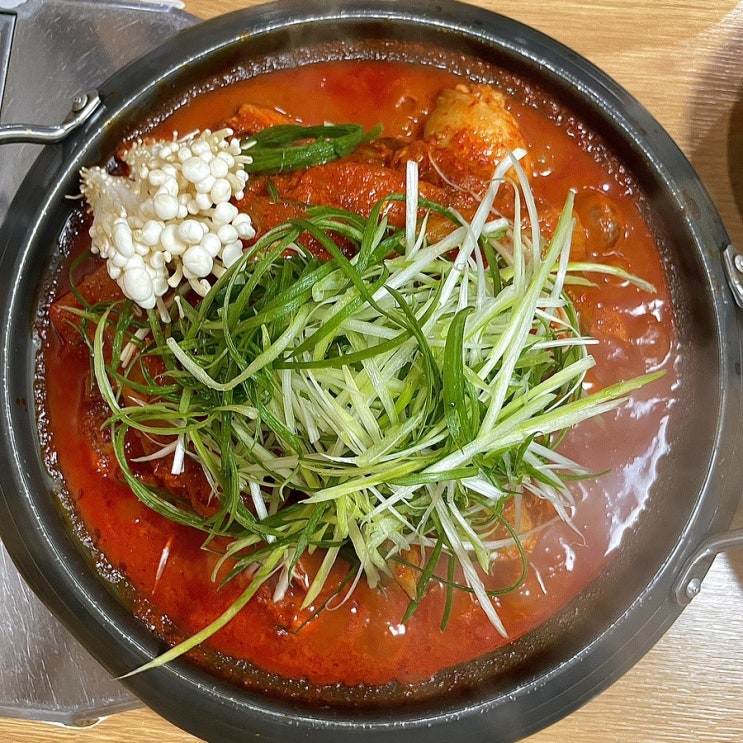 광주 쌍촌동 맛집 어쩌다토종닭 (묵은지닭볶음탕, 토종닭백숙)