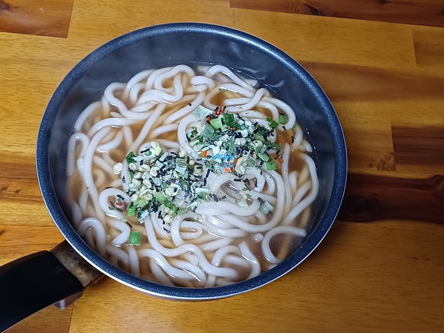 저녁 인스턴트 노브랜드 가쓰오우동 간편세트리뷰 저녁 인스턴트 노브랜드 가쓰오우동 간편세트리뷰