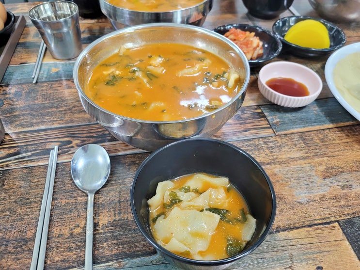 [동래시장맛집 매콤순진 손수제비] 산초가루 향긋해요