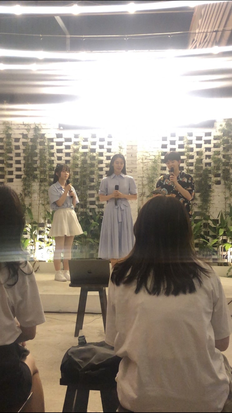  다낭 ONU 카페에서 한국인 가수 모여서 공연 생방송