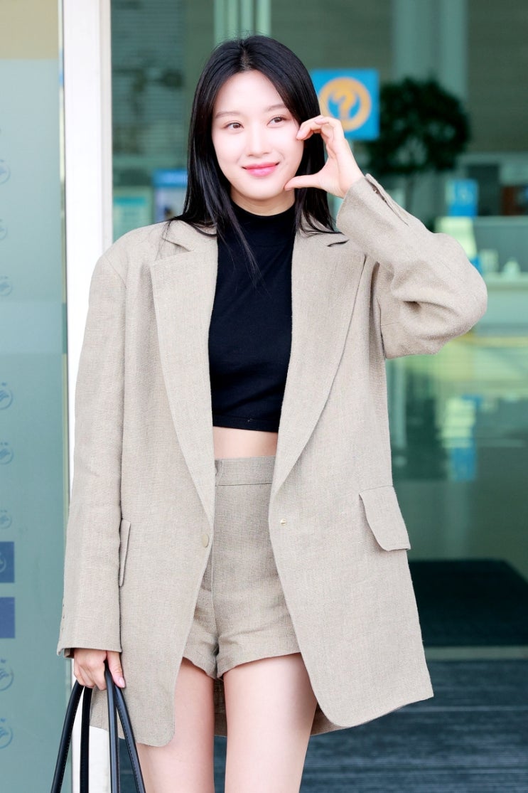  문가영, 블랜 앤 베이지로 완성한 공항패션