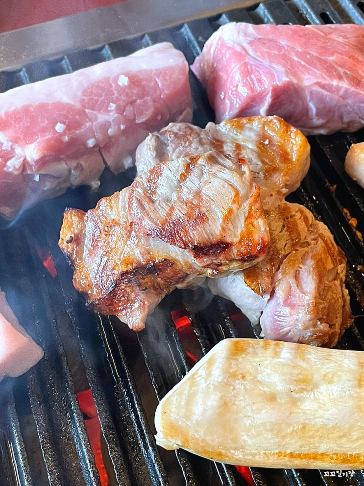  상수 합정고기집 주먹고기 볶음밥 신상 맛집 - 뭉텅 홍대점