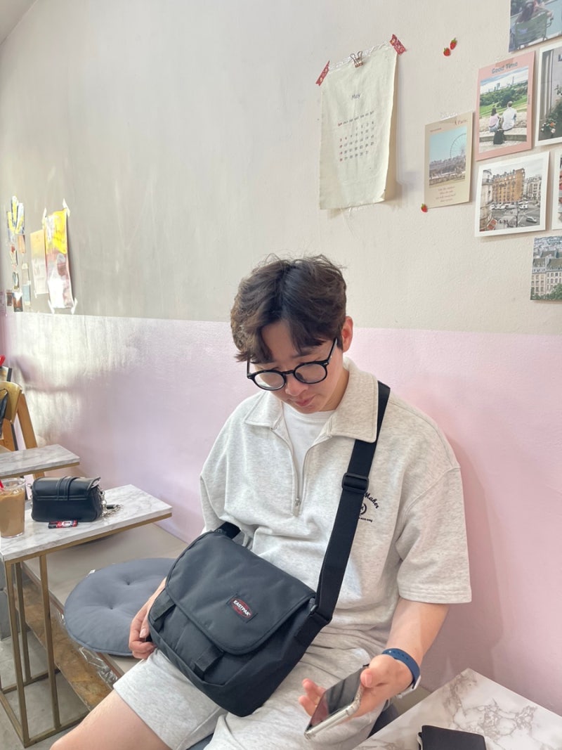 이스트팩 메신저백 백투베이직 JR 어센틱 리뷰 및 코디
