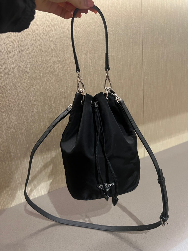  프라다파우치스트랩 로멘티코페르테 고급지고 예쁘다