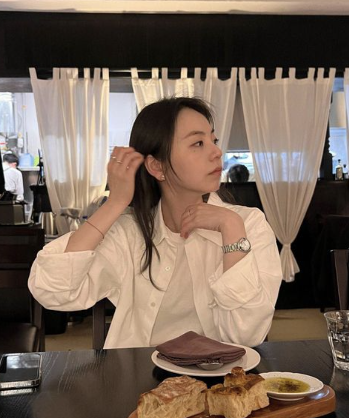  30대 여자 예물 시계로 여성에게 인기 명품 브랜드 까르띠에 발롱 블루 추천 w. 소희