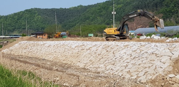 하천 전석 쌓기