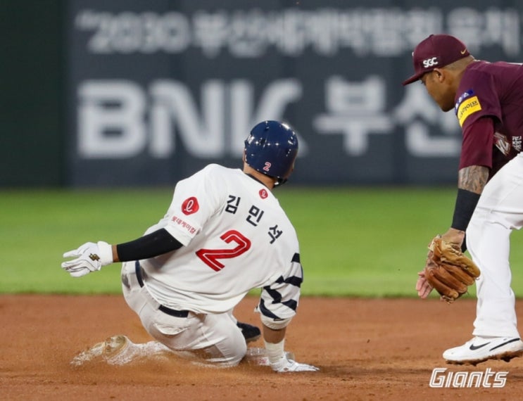 김민석 프로<b>야구</b> <b>롯데</b> 자이언츠 <b>신인</b> 계약금 연봉 나이 포지션... 