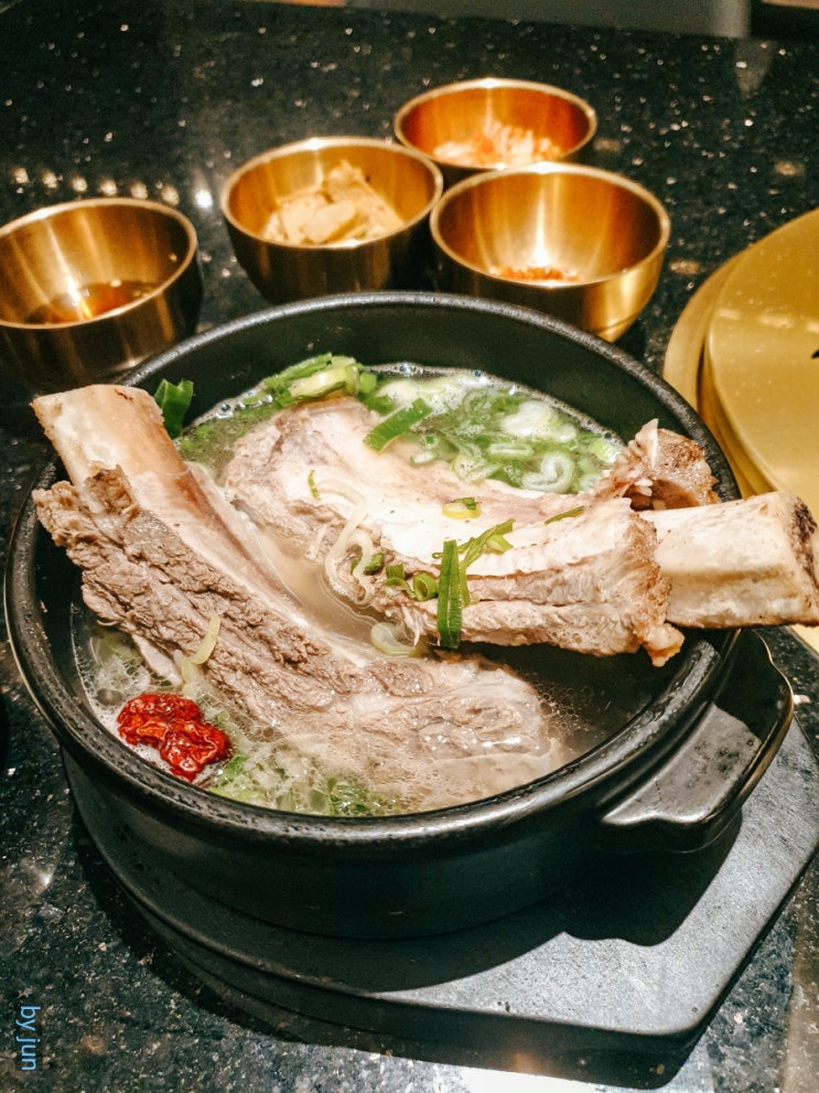  서울역 푸에르코 - 압도적인 비주얼의 골프채 갈비탕