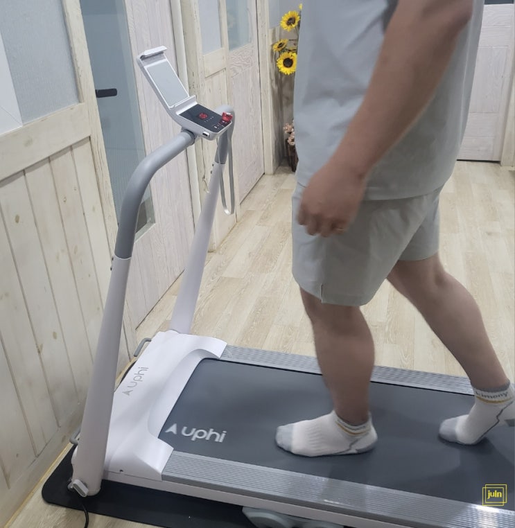  업하이 접이식 가정용 런닝머신으로 홈트 유산소운동 한방에 해결했어요