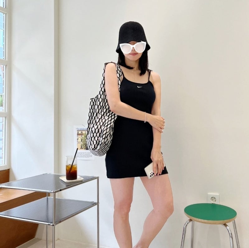나이키 민소매 원피스 스우시 끈나시 미니 블랙 여름 코디 추천