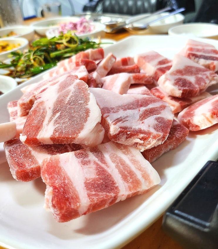  동두천 맛집 강추! 냉동삼겹살 진짜 맛있는 고기집 발견 '불타는솥뚜껑'