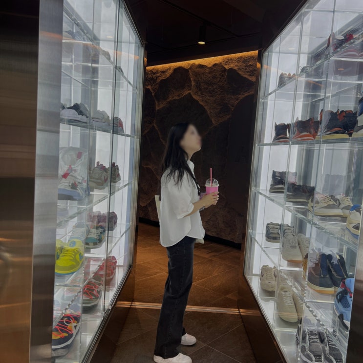 크림(KREAM) 상수 쇼룸에서 즐기는 노티드 도넛 음~ 마시땅 크림(KREAM) 상수 쇼룸에서 즐기는 노티드 도넛 음~ 마시땅