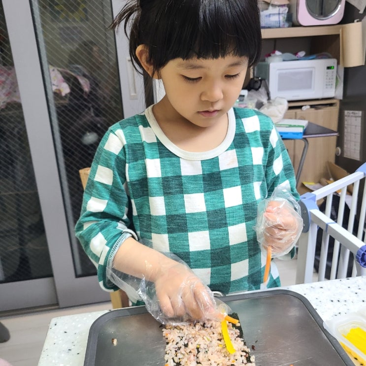  6세 아이와 꼬마김밥 만들어서 2세, 6세와 먹기
