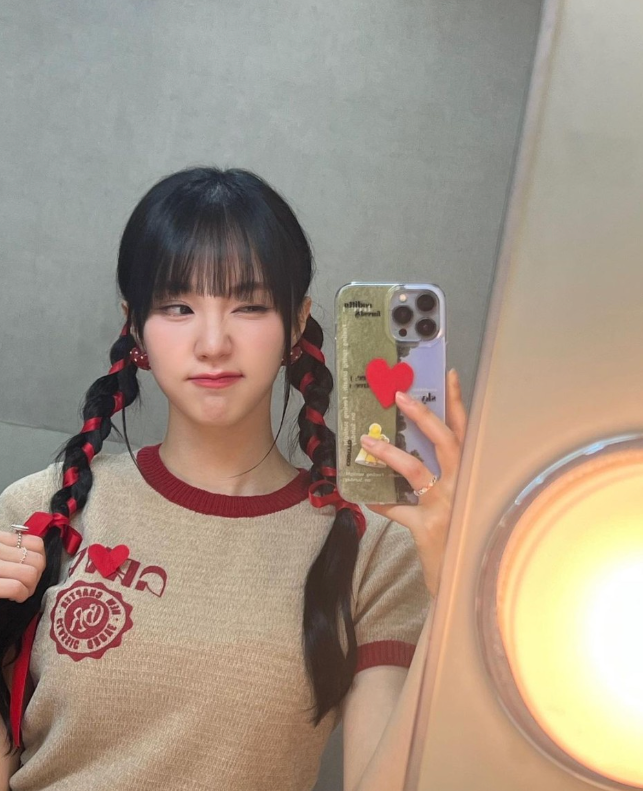  20대 여자 대학생이 입기 좋은 꾸안꾸 룩 완성! 여성 크롭탑 반팔 니트 코디
